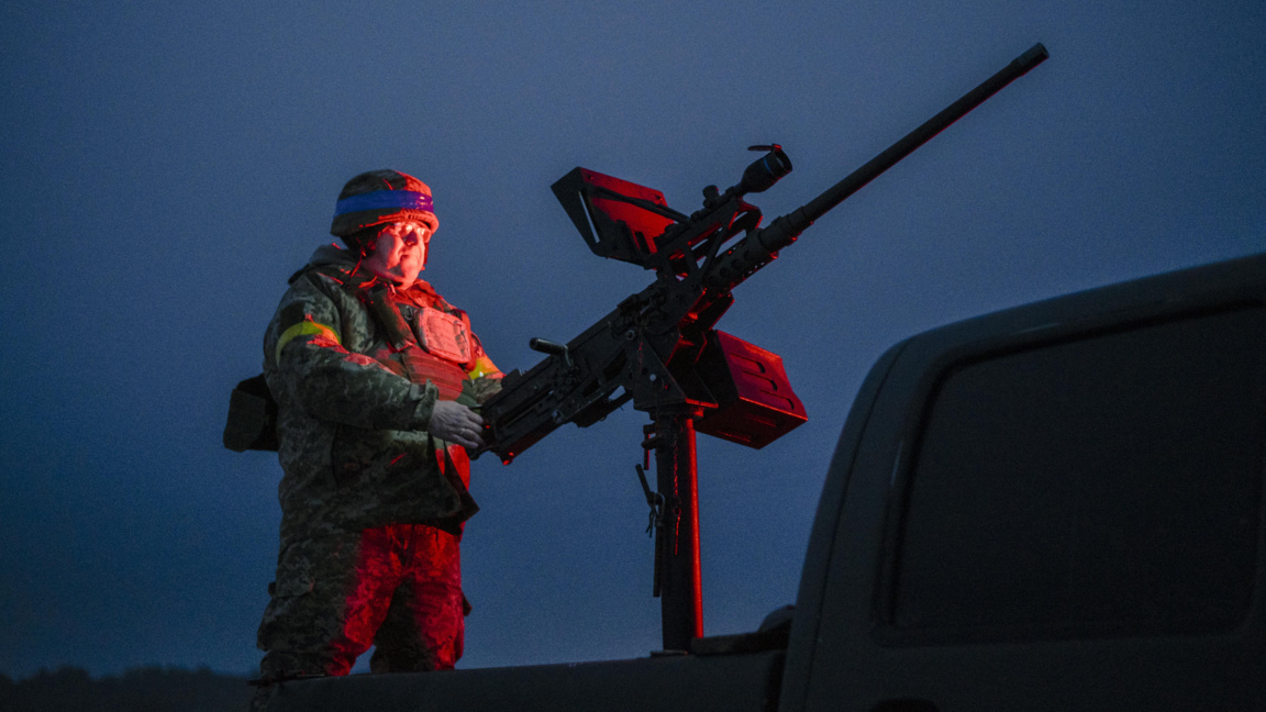 Украински боец от част за борба с дронове на неуточнена позиция в Северна Украйна, 14 февруари 2026 г.