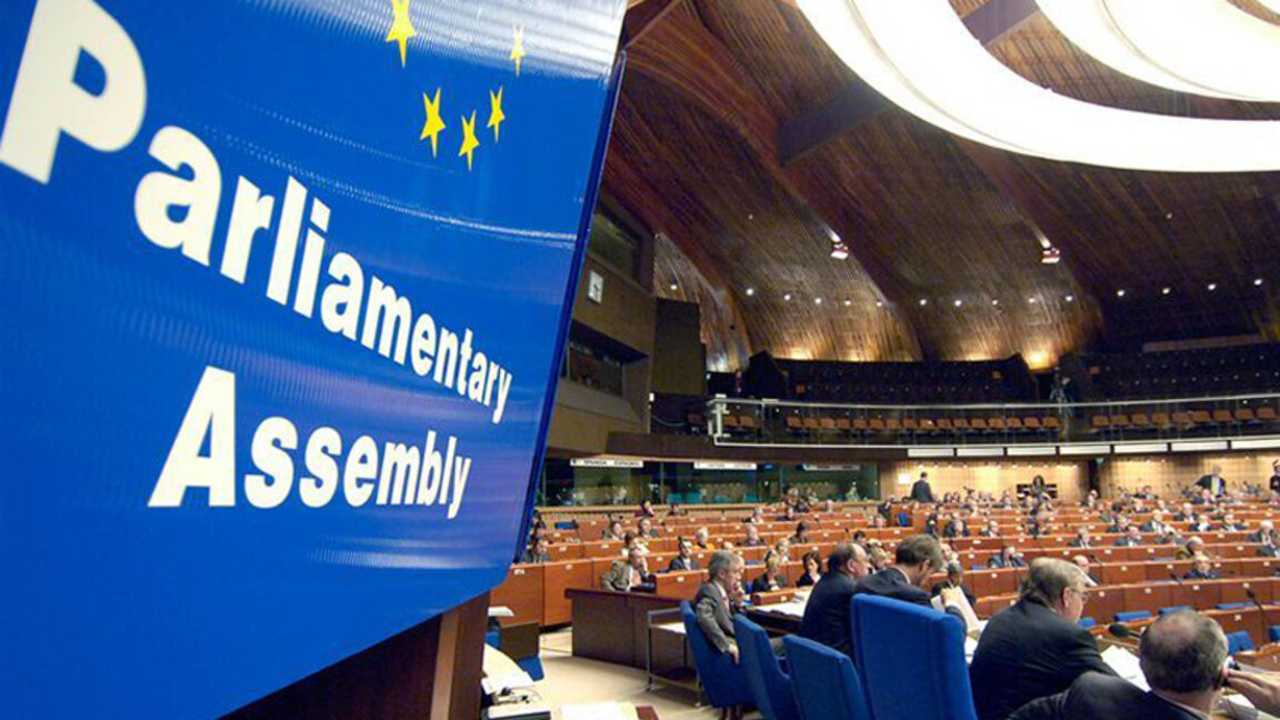 PACE empfiehlt, Post-Monitoring-Dialog mit Bulgarien zu beenden