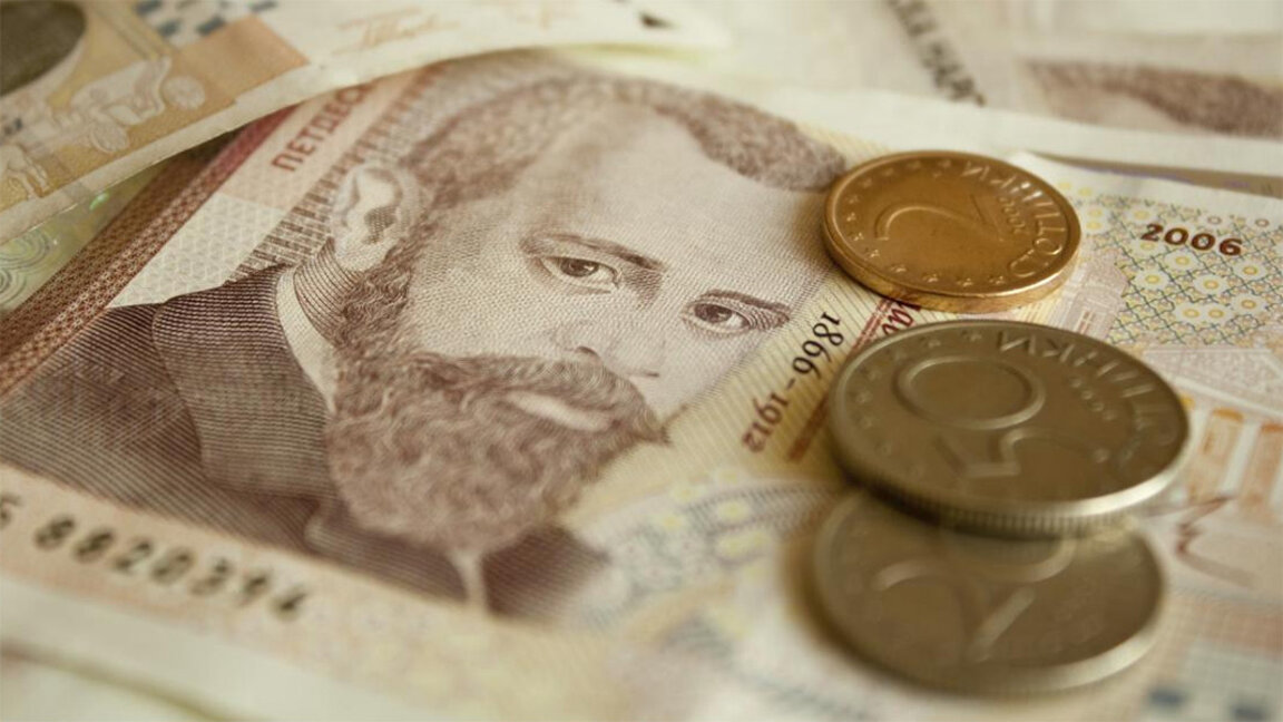 Средната брутна работна заплата за септември е 2580 лева (1319.13 EUR)