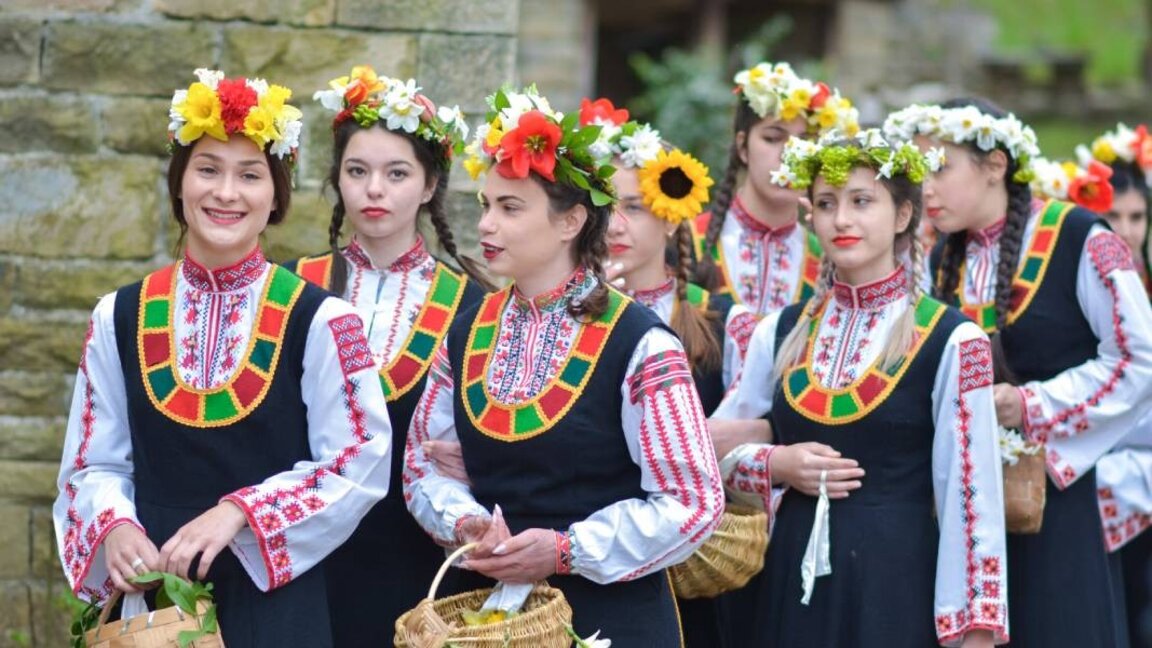 "Lazaruvane" - a rite symbolising a girl's "coming of age".