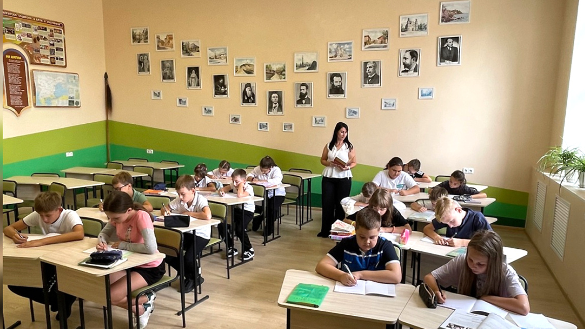 Болградската гимназия "Георги Раковски" откри с тържество новата учебна година