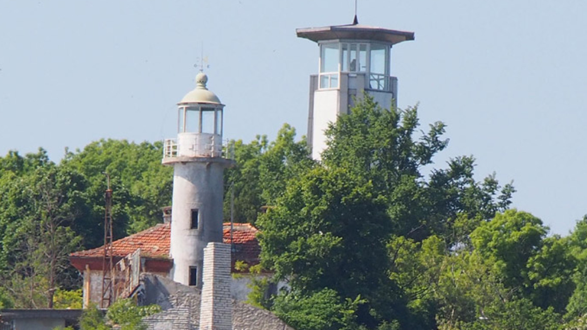 Стария и новия фар на Галата.