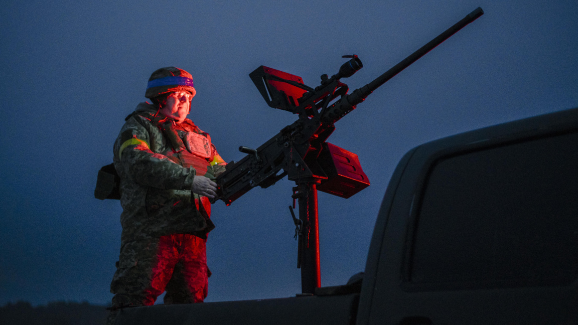 Украински боец от част за борба с дронове на неуточнена позиция в Северна Украйна, 14 февруари 2026 г.