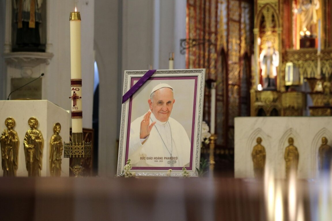 Prim-ministrul Jeliazkov conduce delegația bulgară la funeraliile Papei Francisc