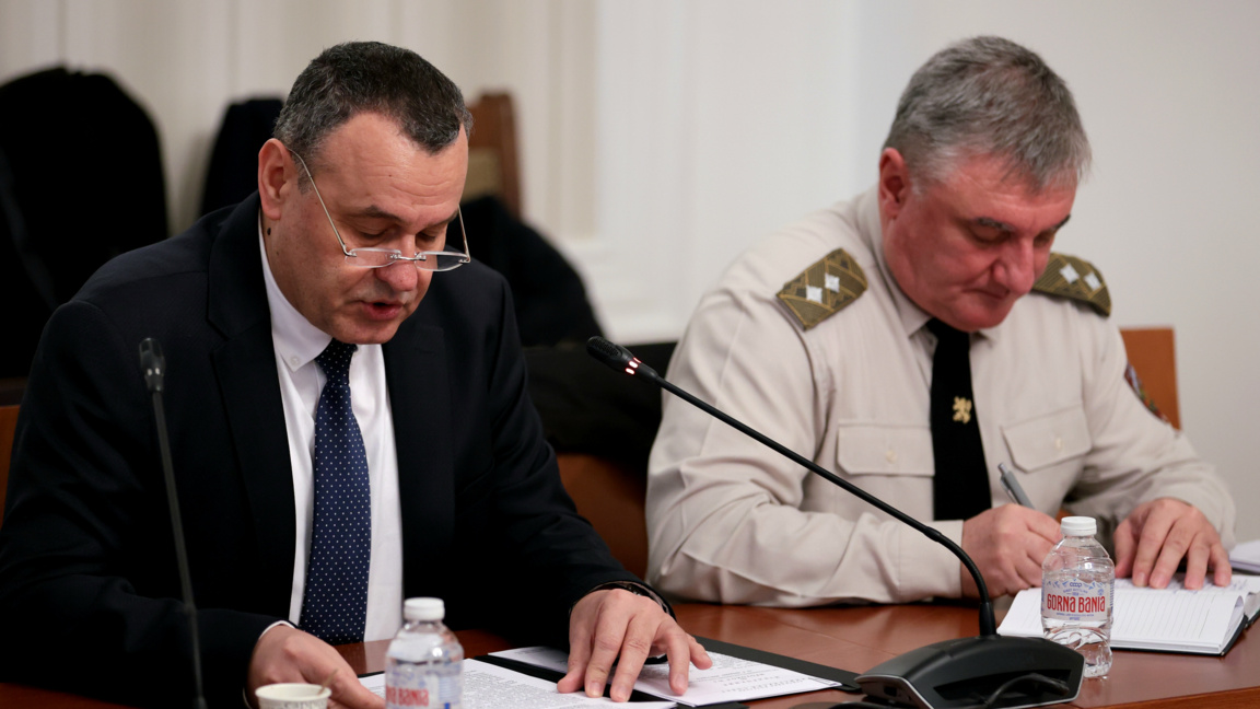 Заместник-министърът на отбраната Радостин Илиев и директорът на Щаба на отбраната генерал майор Здравко Пехливанов (вдясно).