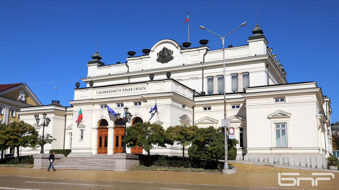 ГЕРБ е първа политическа сила сред избирателите, 44% искат предсрочни избори