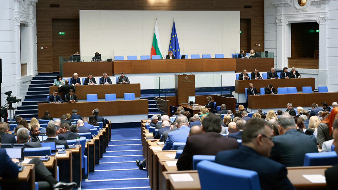 Abgeordnete diskutieren über Misstrauensvotum gegen Regierung von Rossen Scheljaskow