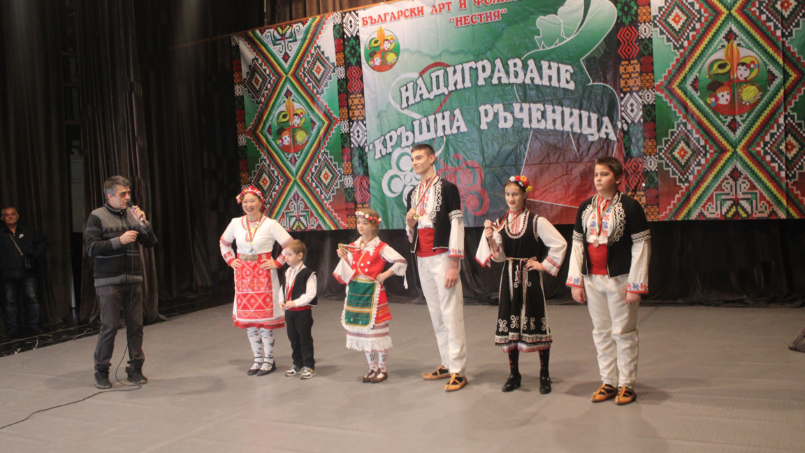 La Française  Siuli Lin médaillée à une compétition de danses bulgares