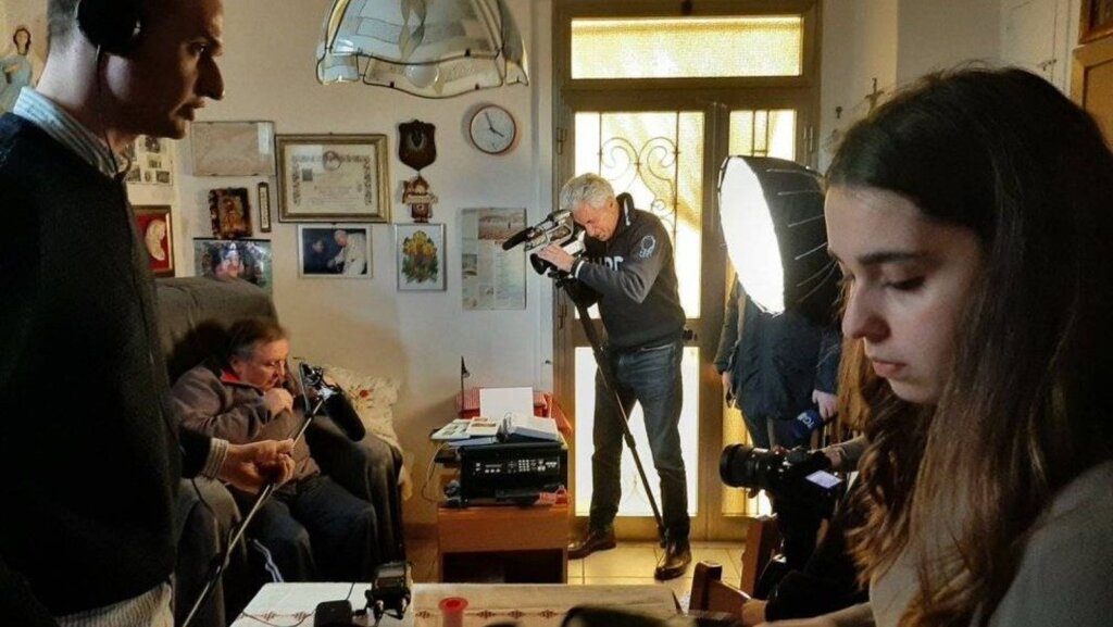 Bulgarian schoolchildren from Rome learn lessons while making a film, RAI TV reports on the film