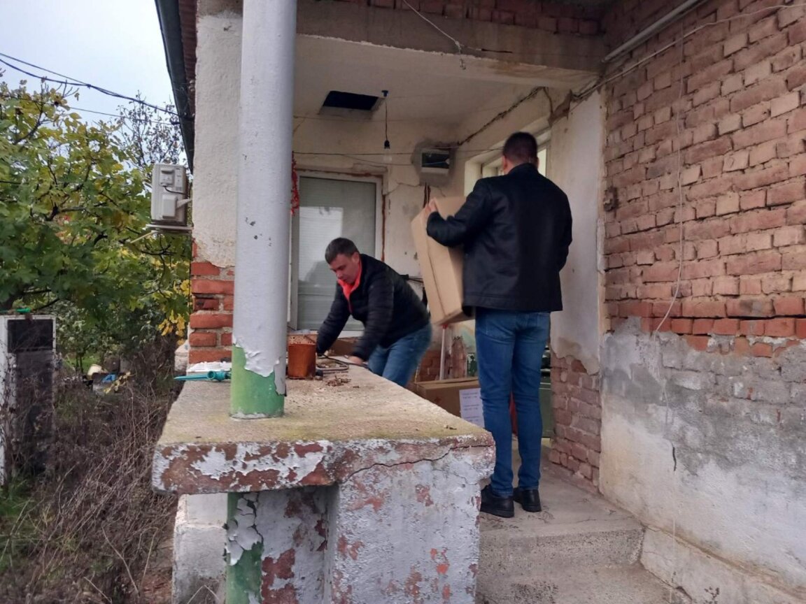 Община Стара Загора и БЧК подкрепиха семейство, останало без дом след пожар