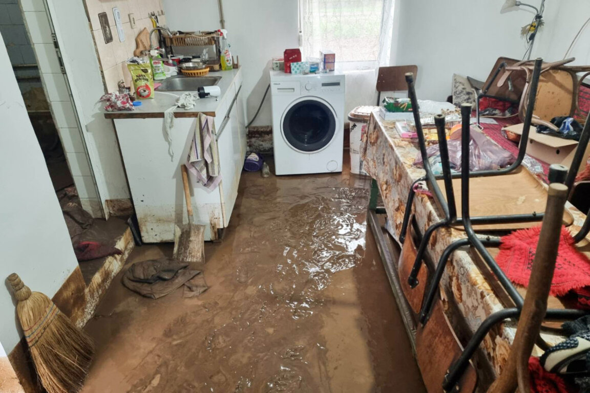 Водата е унищожила покъщнина в дом в село Кобиляк, община Бойчиновци, област Монтана - 27 април 2025 г.