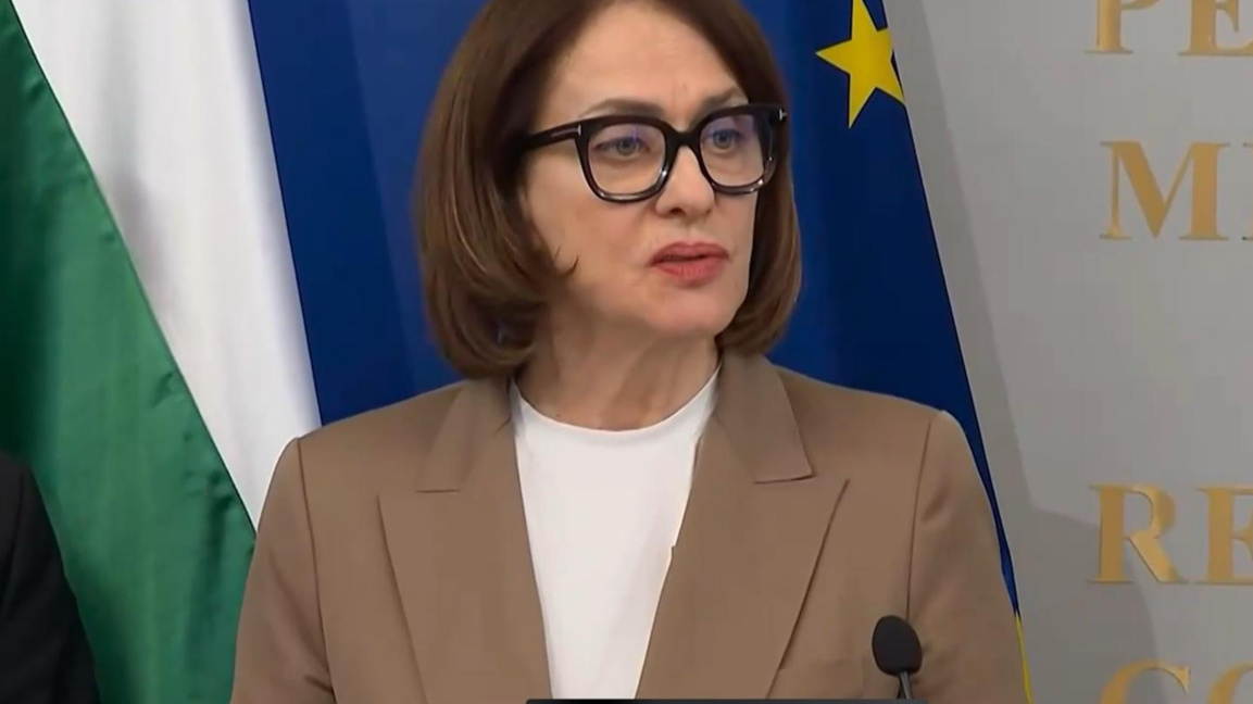 Министърът на външните работи Надежда Нейнски