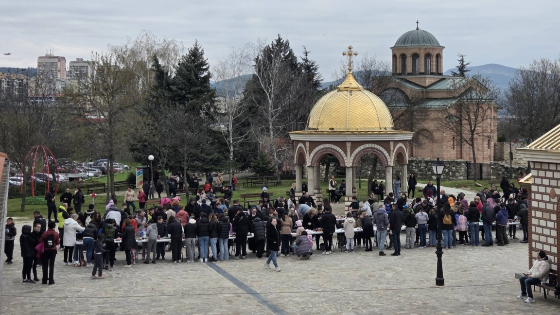 Деца боядисаха 1500 яйца в "Св. Йоан Предтеча" в Кърджали