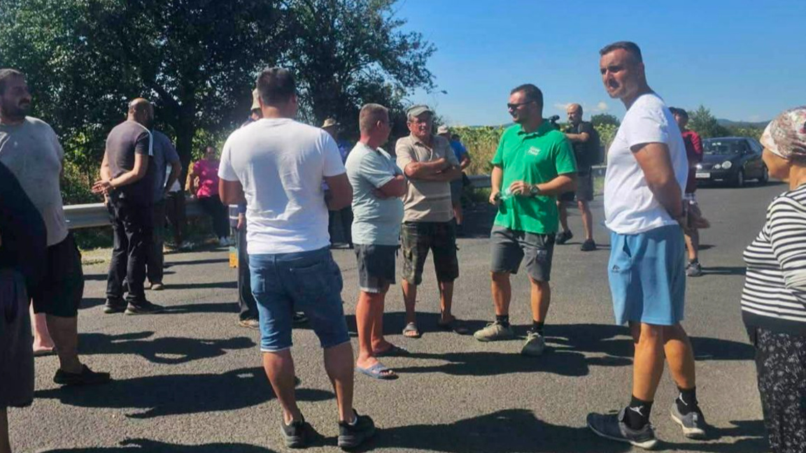 Tarım üreticileri Ruse-Makaza yolunun bir bölümünü trafiğe kapattı