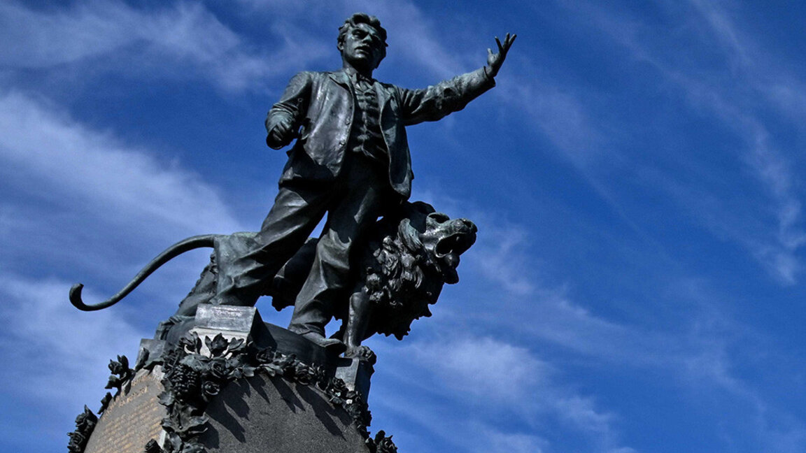Памятник Василу Левскому в Карлово
