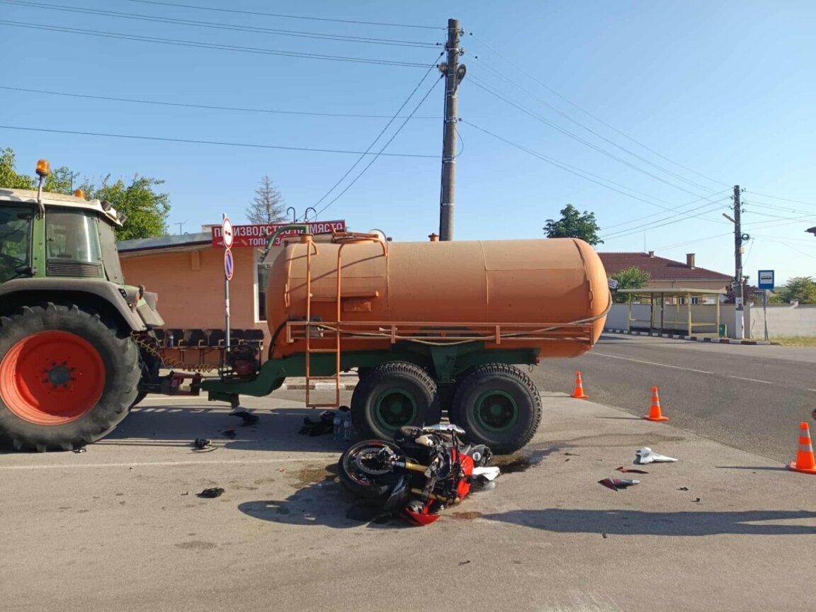 Мотористка е в болница след катастрофа край село Тракия