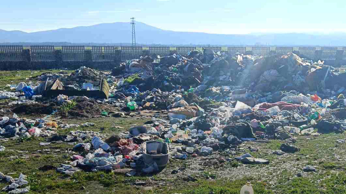 Почистиха тонове отпадъци от квартал "Свобода" в Мъглиж