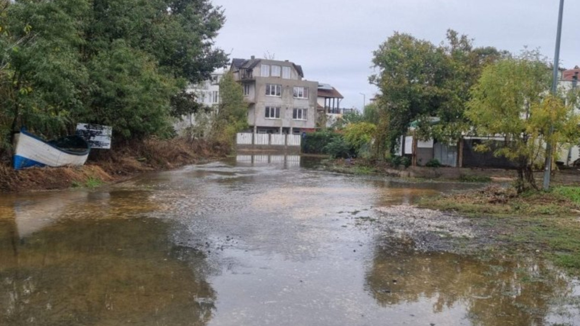 Протест на жители на Гелеменово пред общината в Пазарджик