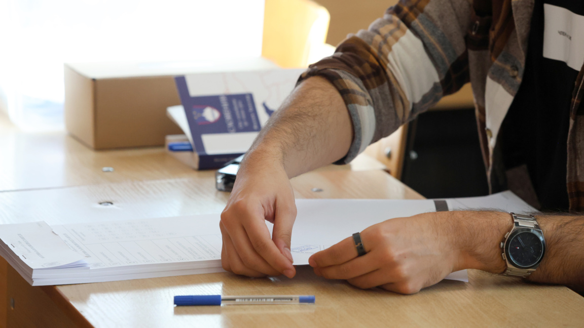 При обработени 98,33% протоколи: ПБ - 44,67%; ГЕРБ-СДС - 13,36%; ПП-ДБ - 12,74%