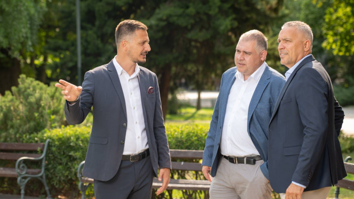 Съветници питат кмета за парите от увеличените такси за паркиране