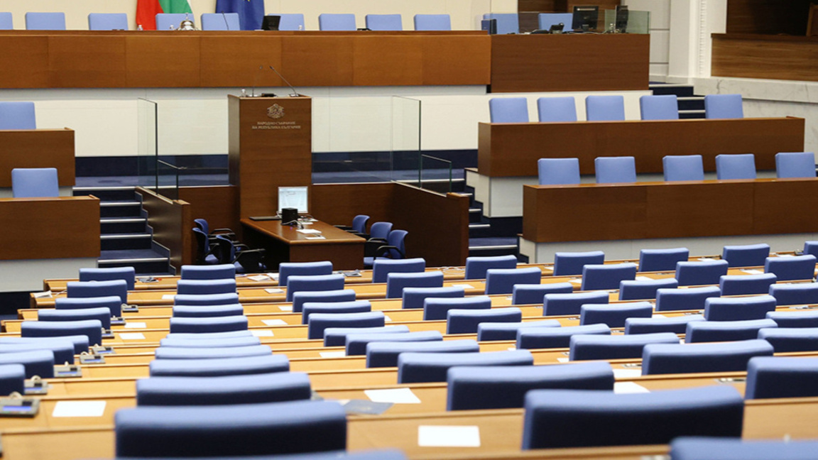 Siyasi güçler yeni parlamentoda yerlerini belirledi