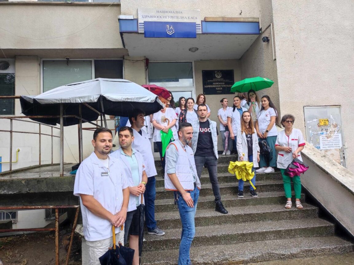 Фармацевти и собственици на аптеки протестираха и в Ямбол