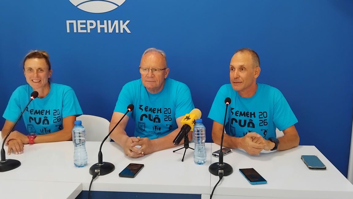 /Отляво на дясно/ Милка Михайлова- лекоатлет и треньор, Михаил Златанов - кмет на община Земен и Антон Бонов - представител на  БФЛА