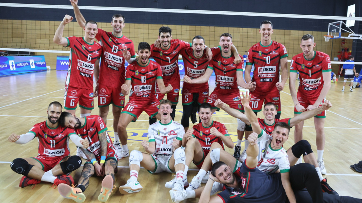 Волейболният "Нефтохимик 2010" посреща в...