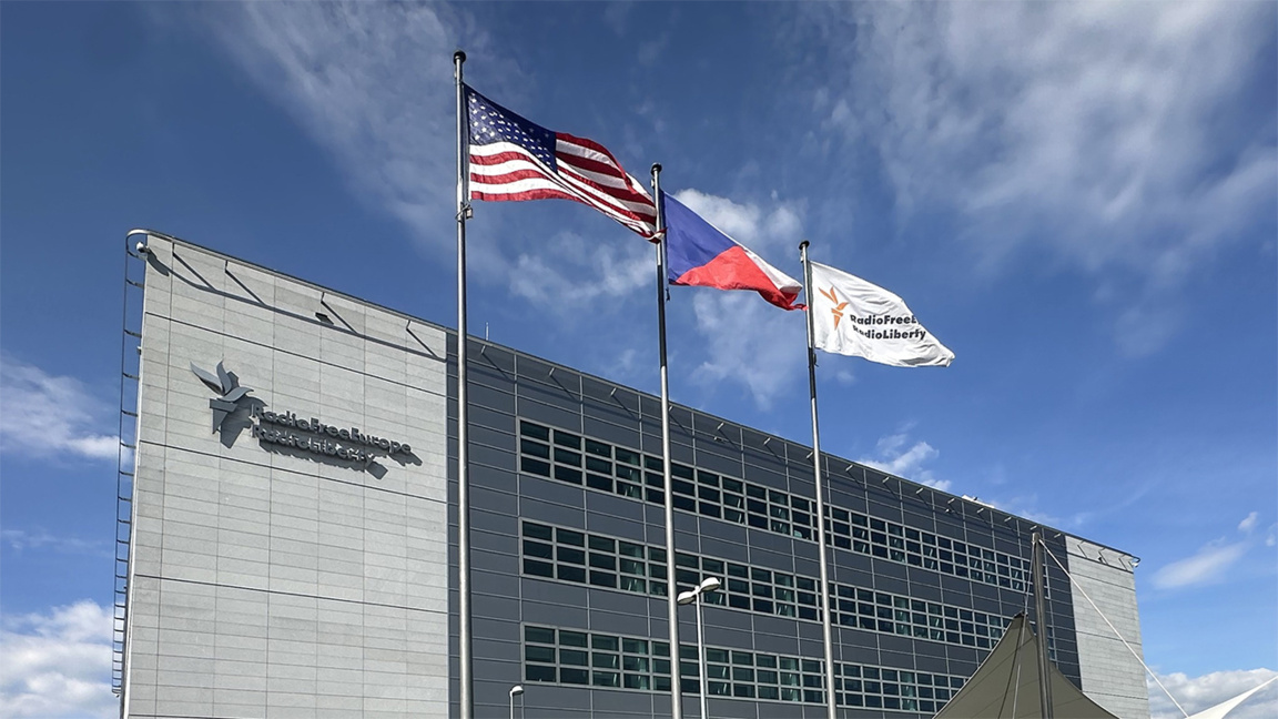 Закрываются румынская и болгарская службы «Радио Свободная Европа»
