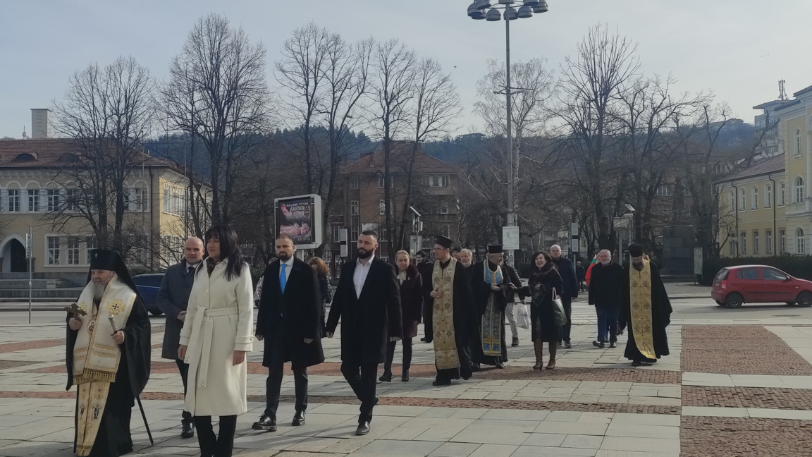 Честването на 3 март в Габрово започна с панихида за загиналите за Свободата