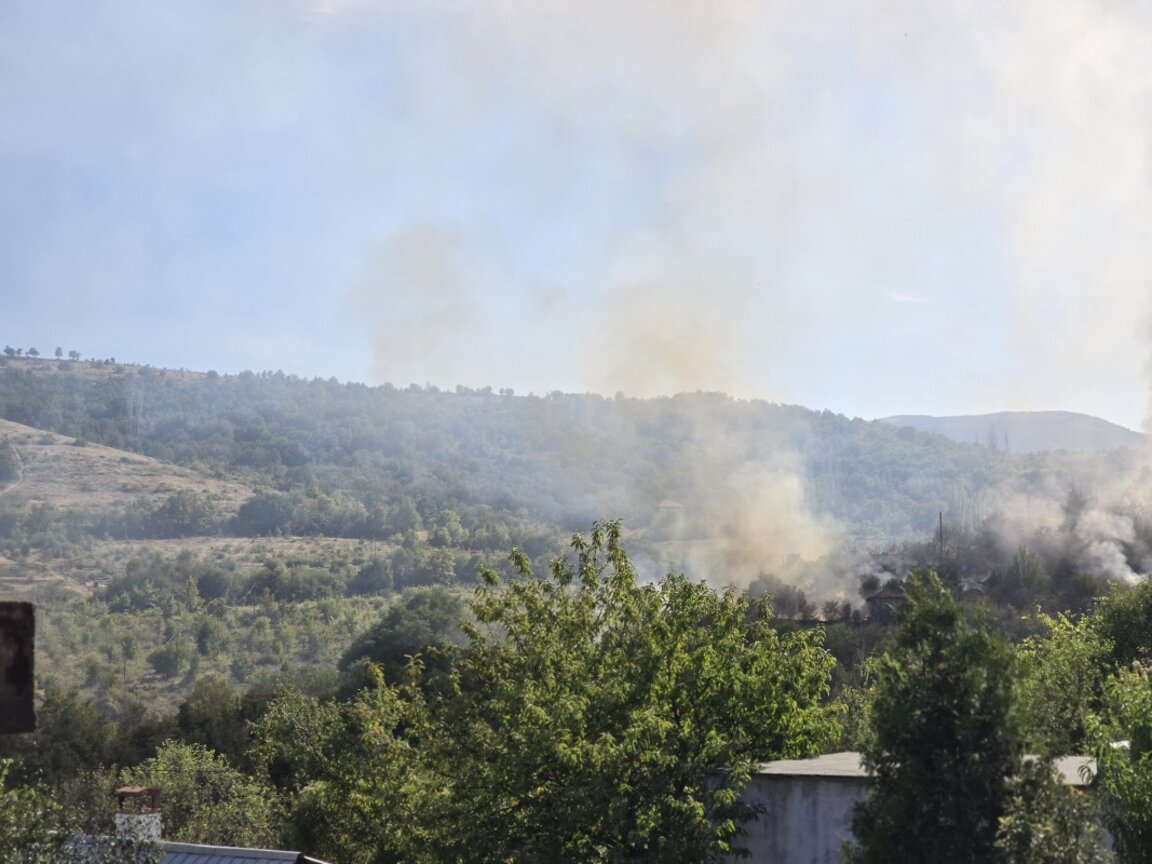 Продължава гасенето на тлеещи дървета в НП "Рила"