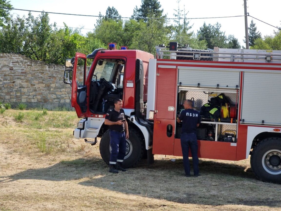 Над 120 дка гора е засегнал пожарът в Малешевска планина