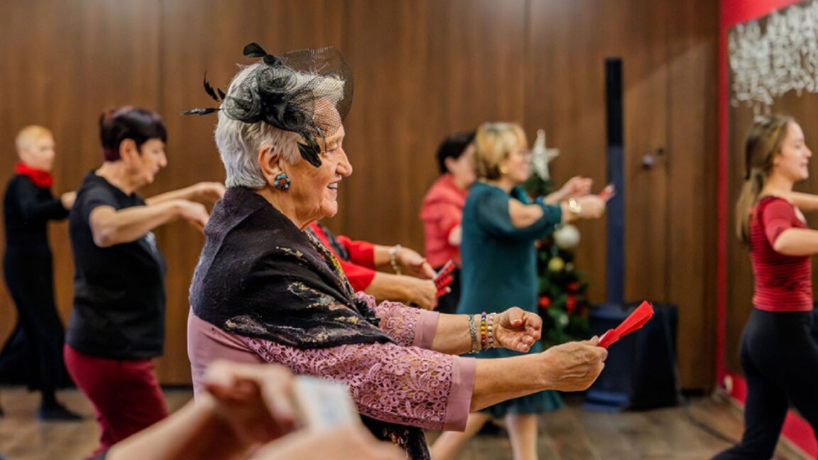 Biz buradayız. Dans edelim!