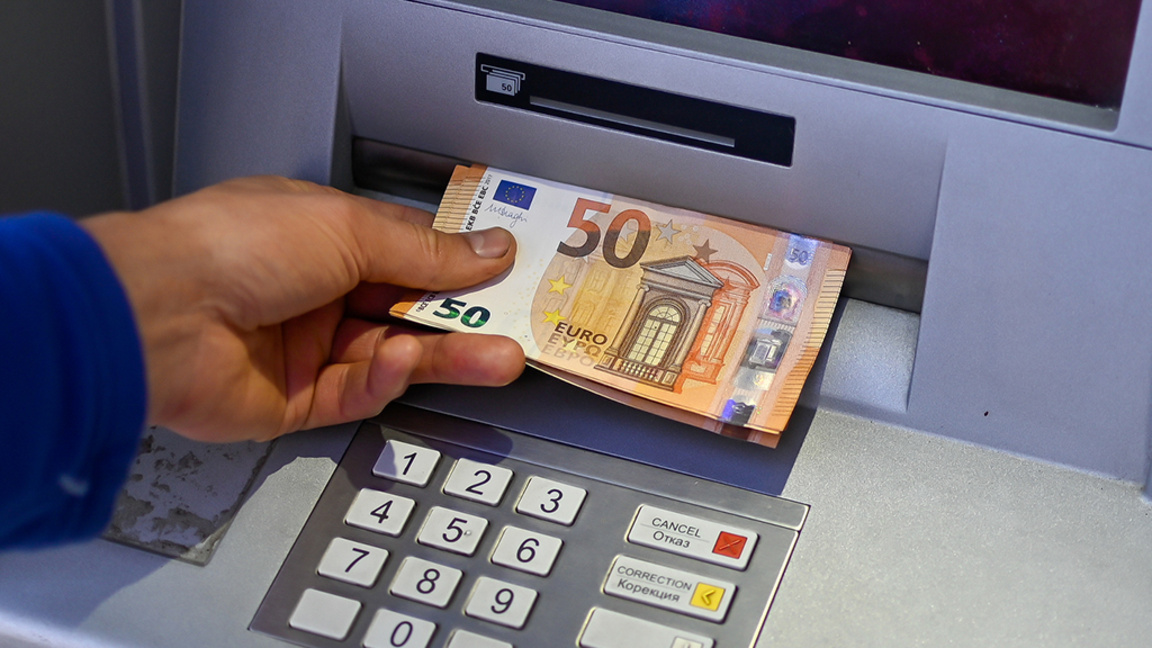 евро банкноти банкомат теглене