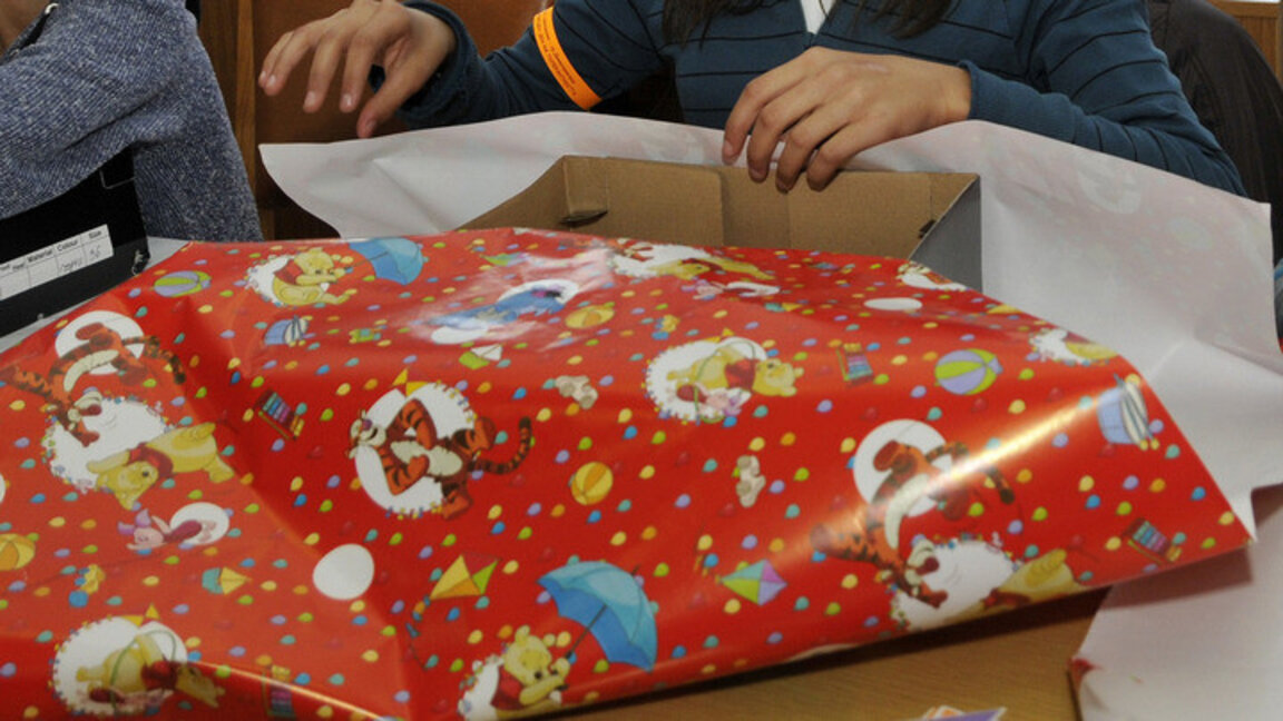 Bulgarians are frugal on holiday gifts, prefer to travel