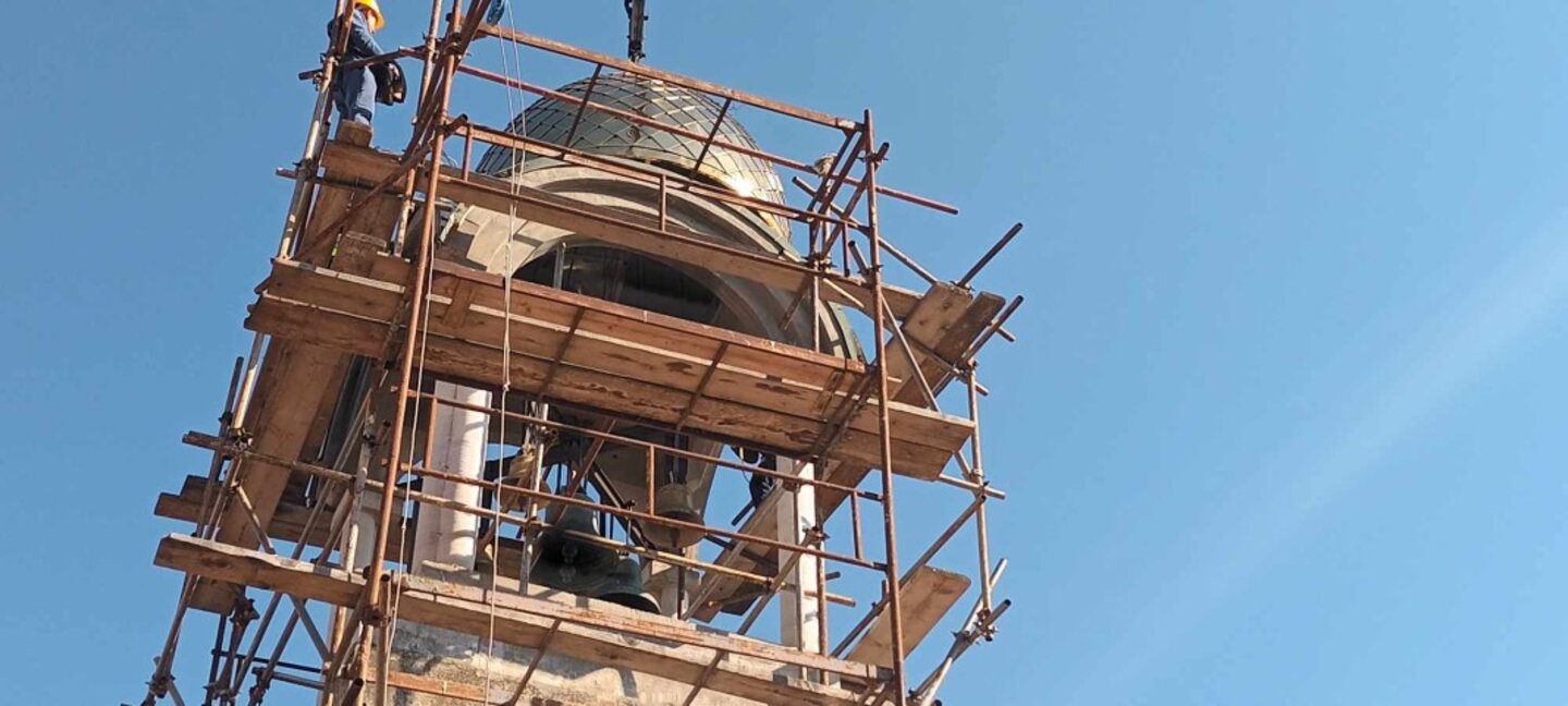 Поставиха нов купол на църквата „Св. Георги“ в Хасково (ВИДЕО)