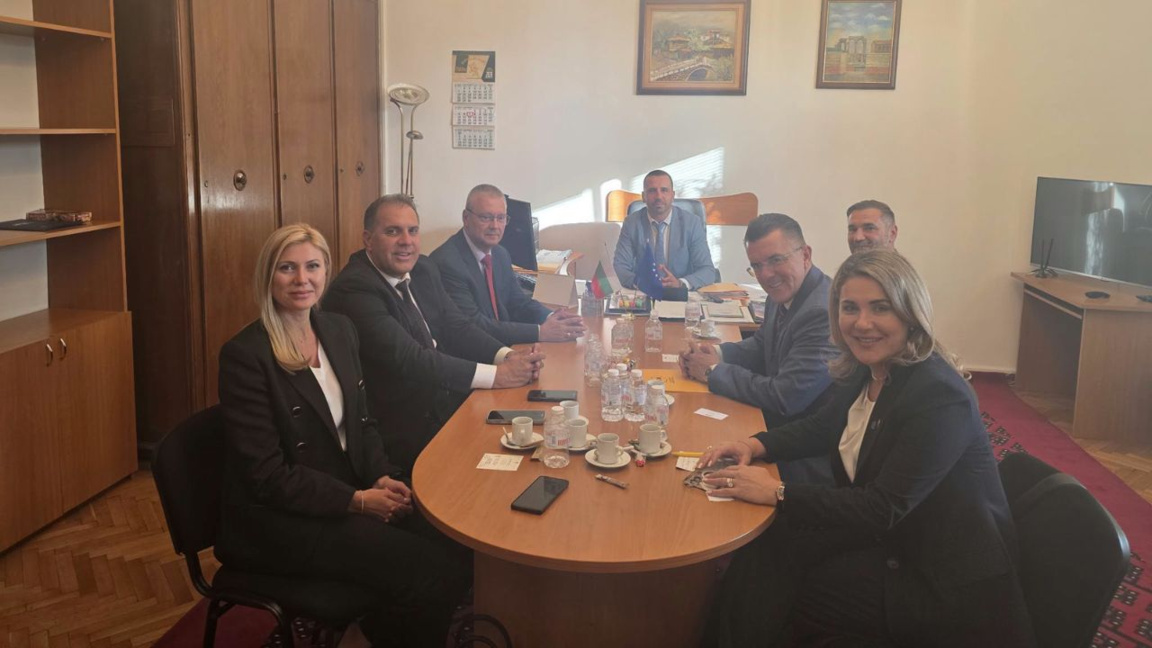 O delegație a partidului român AUR a efectuat o vizită la Sofia