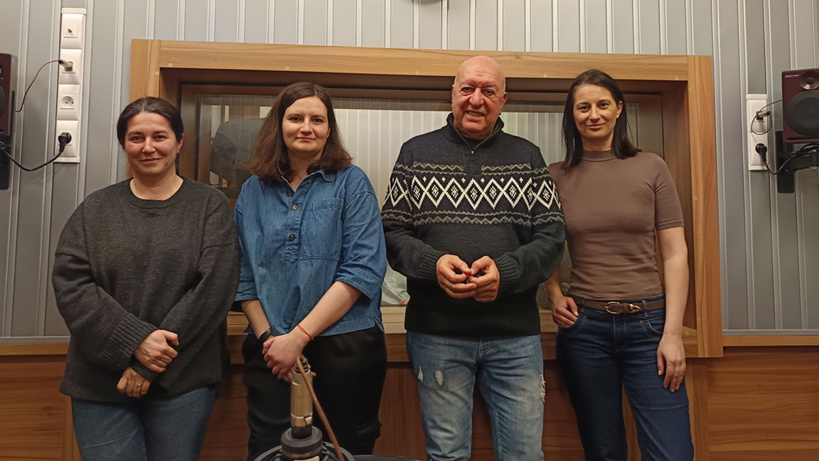 Оля Стоянова, Надя Панчева, Емил Янев и Надя Дердерян