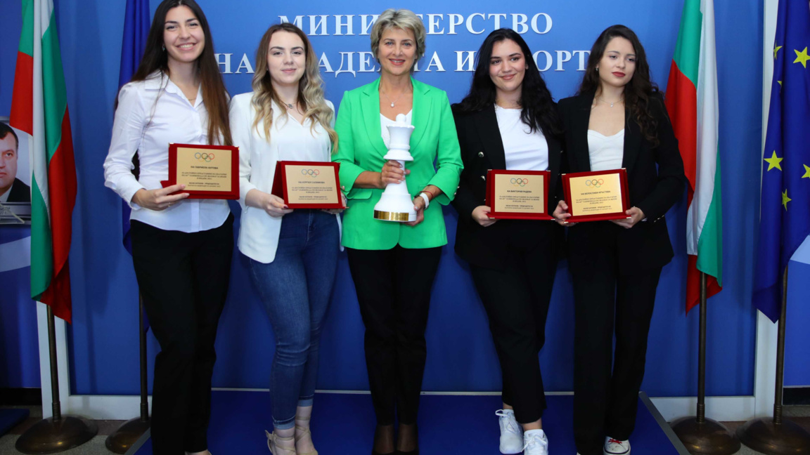 Пет победи за българските шахматистки на европейското първенство в Батуми