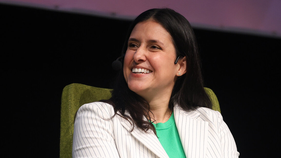 Моника Евстатиева