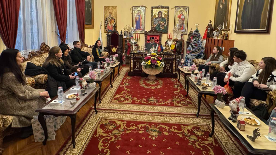 Митрополит Киприан награди участниците в рождественския конкурс за есе 