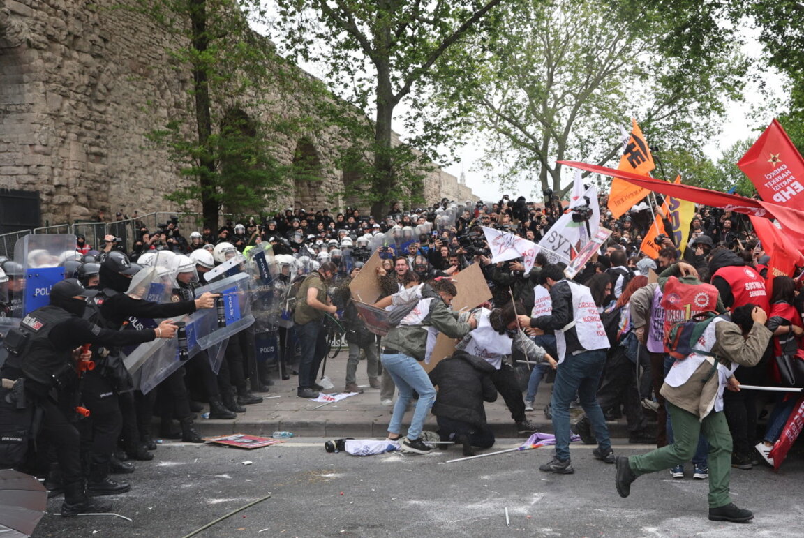 Десетки задържани в Турция след забрана на първомайските митинги на площад Таксим в Истанбул