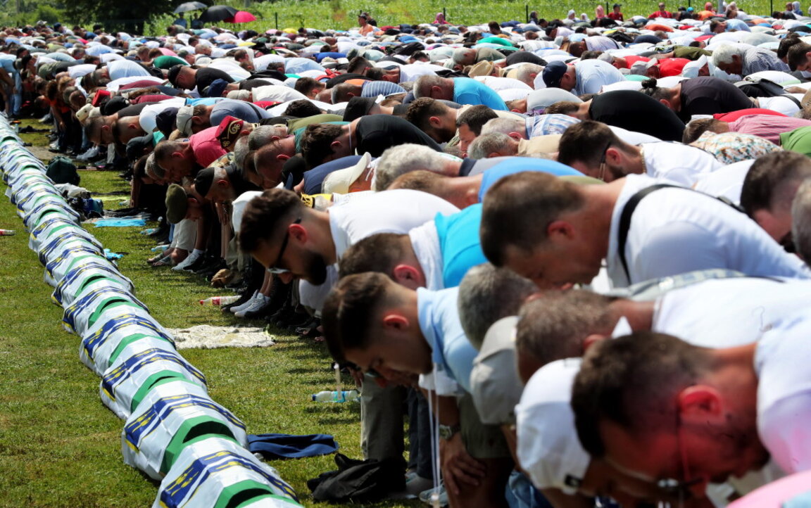 Погребална церемония за 30 новоидентифицирани жертви в Мемориалния център  Поточари в Сребреница, 11 юли 2023 г.