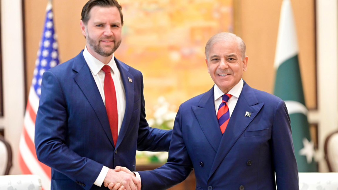 Американският вицепрезидент Джей Ди Ванс се срещна с премиера на Пакистан Шахбаз Шариф