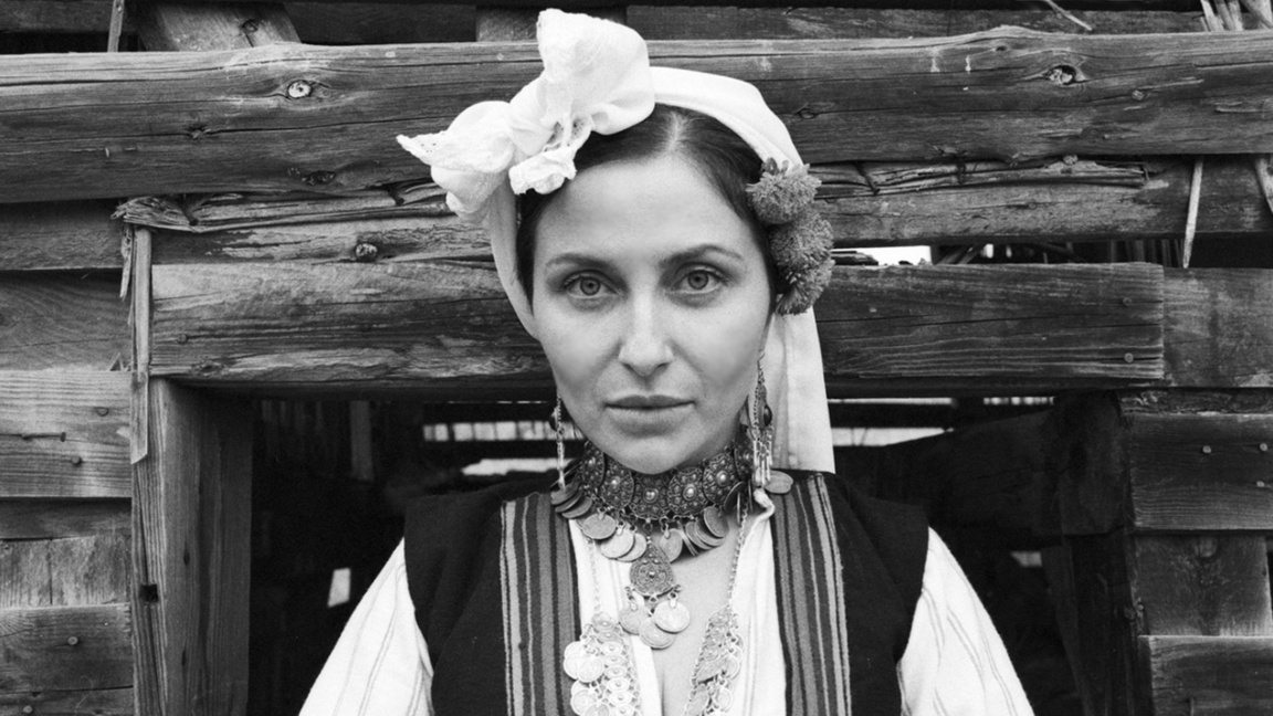 MIA D. busca la magia en el folclore búlgaro