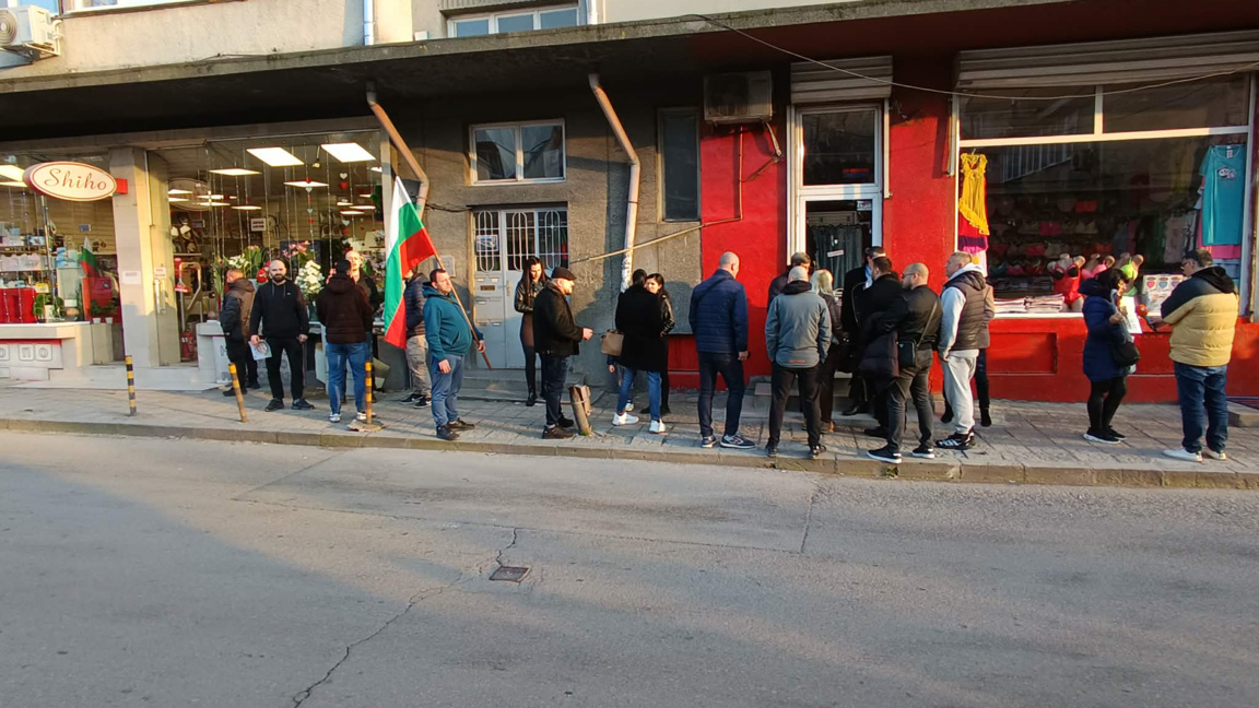 Протестиращи настояват за спешно обезопасяване на ул. "Дрин" във Варна