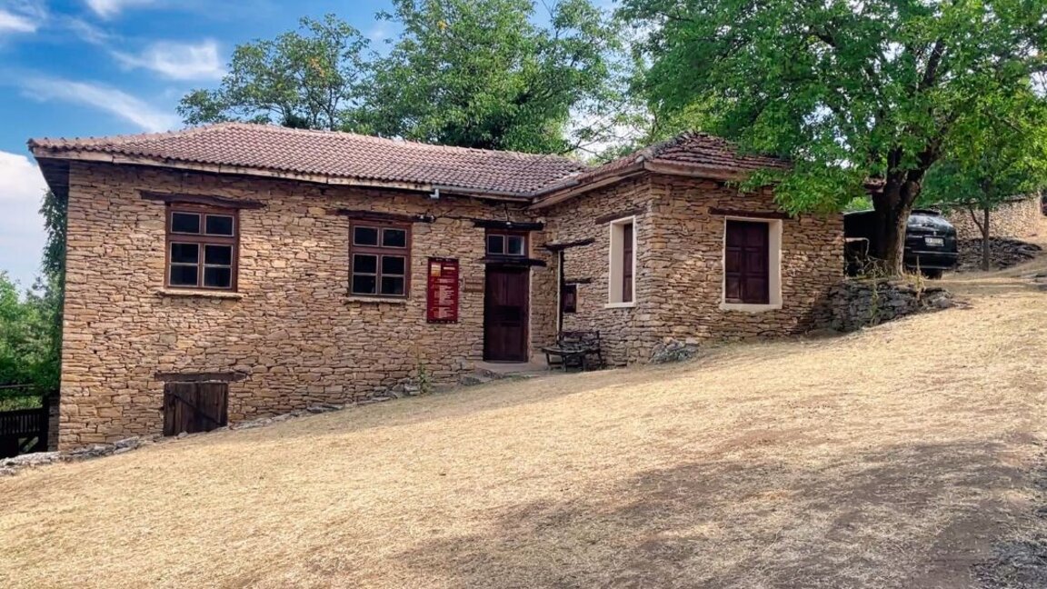Biblioteka Nevena Kokanova në fshatin Iglika
