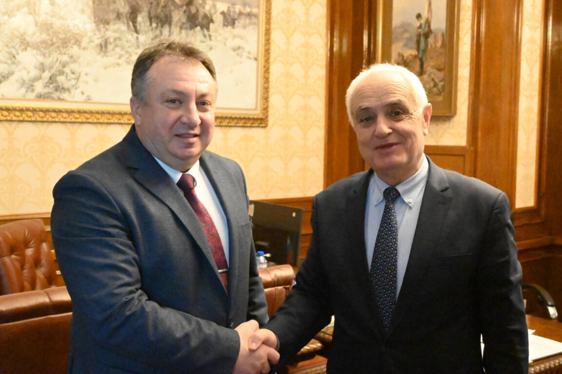 Министри ни обещават