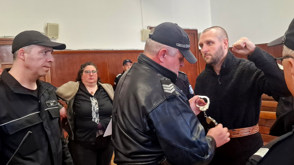 Bulgaria a extrădat în Cehia un american căutat pentru incendiere și sabotaj