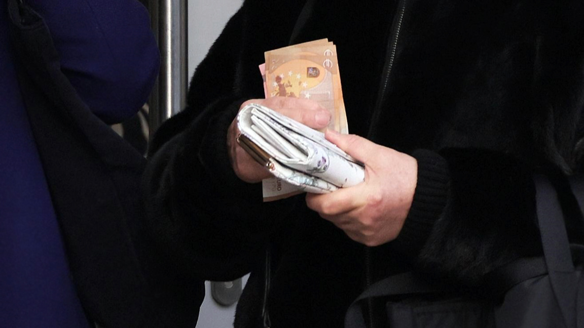 Първи пенсии в евро – възрастните хора в България се адаптират към новата валута